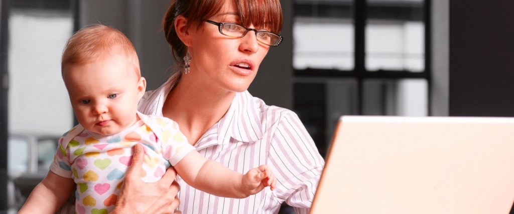 GTY_mother_holding_baby_at_laptop_jt_141024_12x5_1600